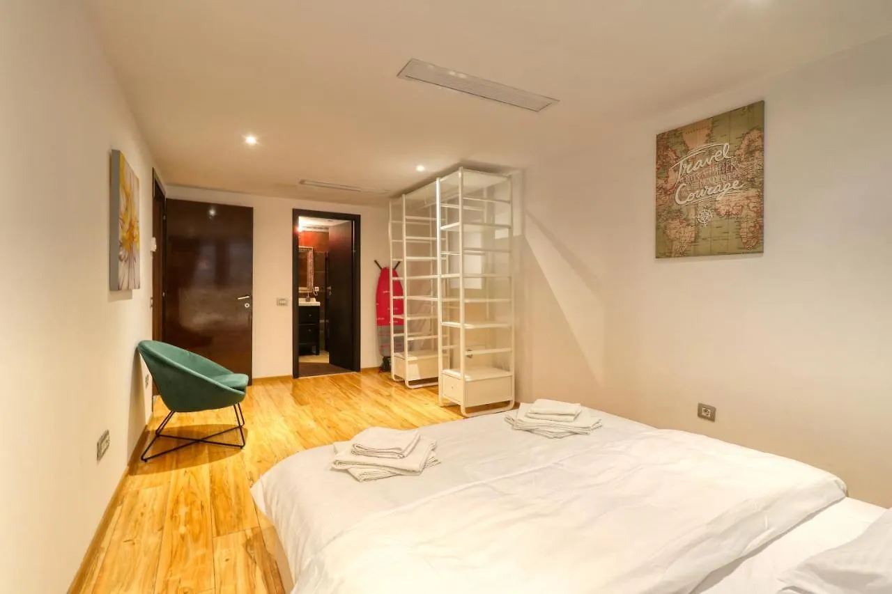 Luxurious 3 Bedroom Apartment In Herastrau 布加勒斯特 0*,  罗马尼亚
