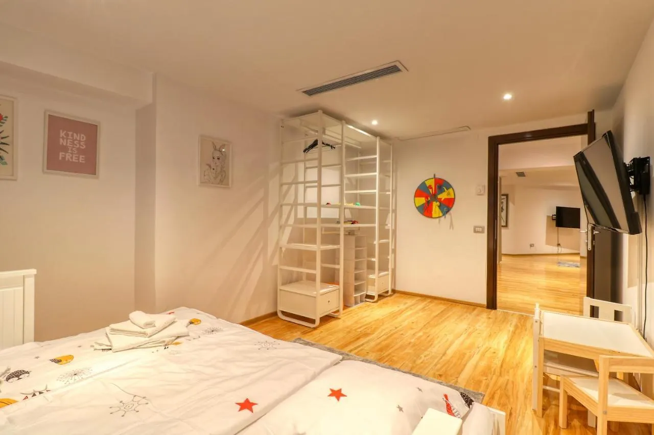 Luxurious 3 Bedroom Apartment In Herastrau 布加勒斯特