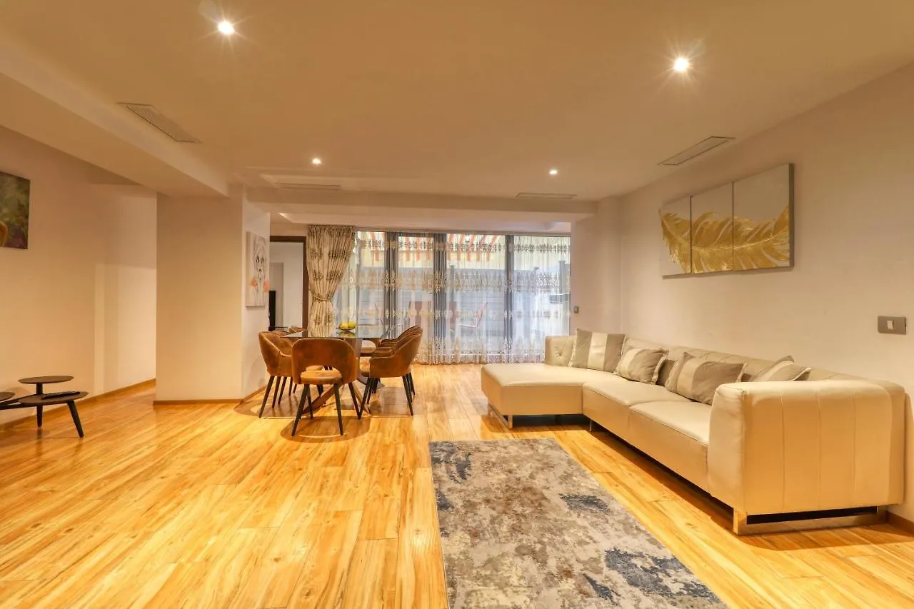Luxurious 3 Bedroom Apartment In Herastrau 布加勒斯特