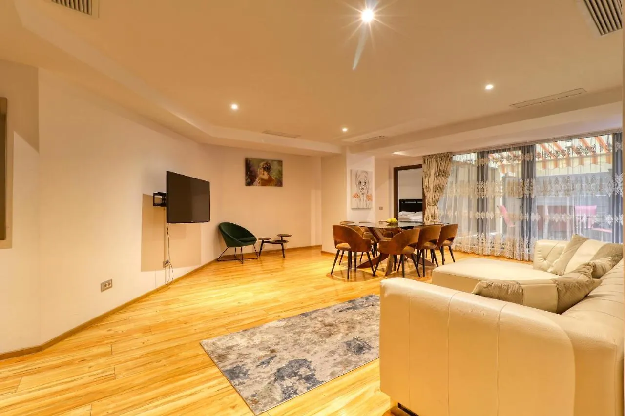 Luxurious 3 Bedroom Apartment In Herastrau 布加勒斯特