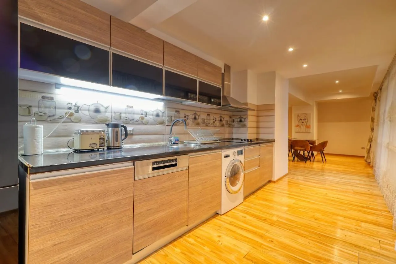 Luxurious 3 Bedroom Apartment In Herastrau Бухарест