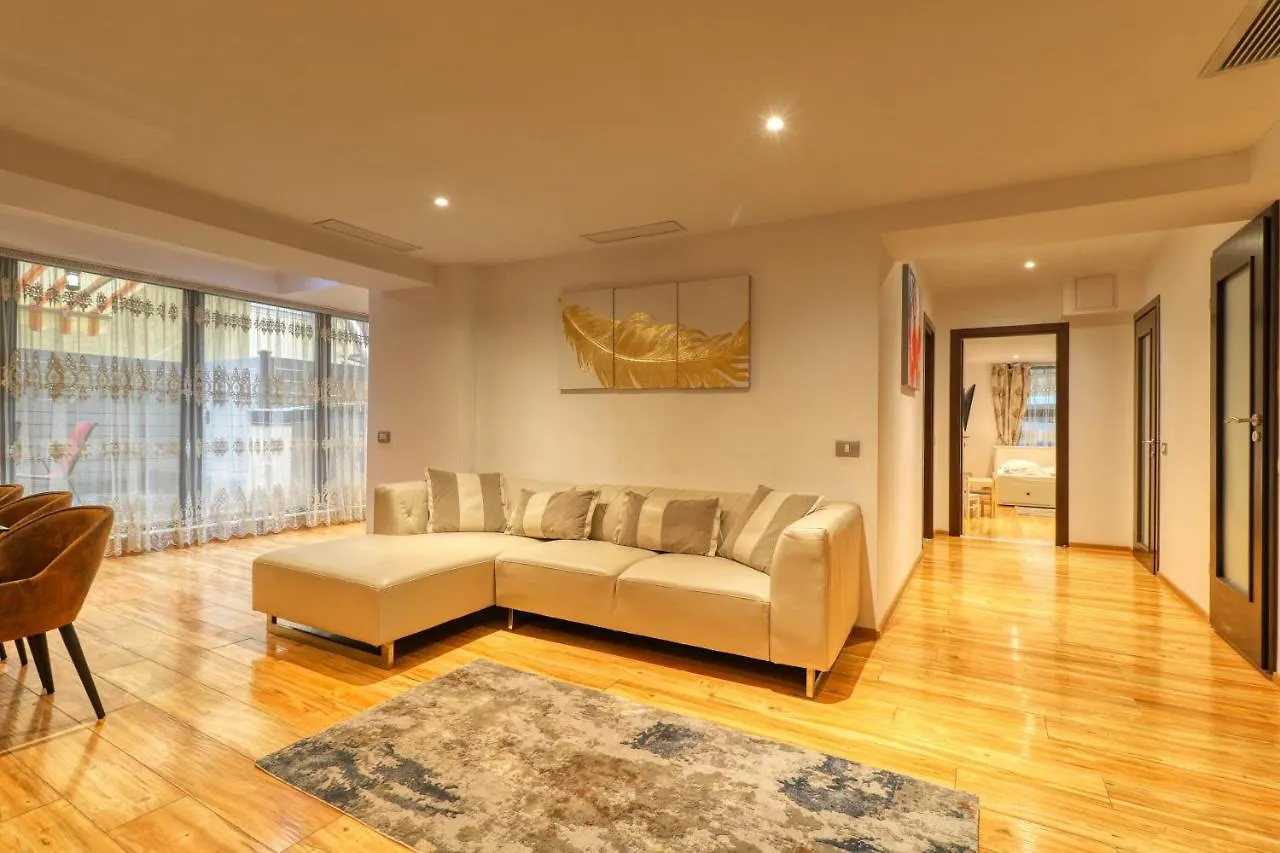 Luxurious 3 Bedroom Apartment In Herastrau Бухарест 0*,