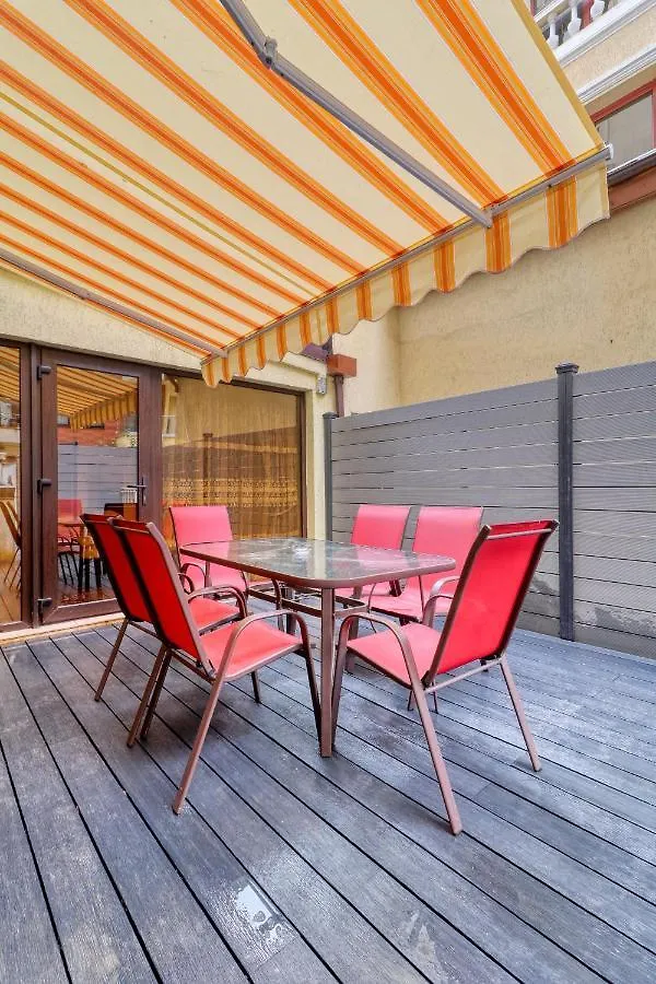Luxurious 3 Bedroom Apartment In Herastrau Бухарест